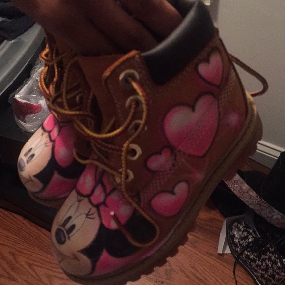 6.5c Custom air brushed Minnie Mouse Timbs - Picture 7 of 8